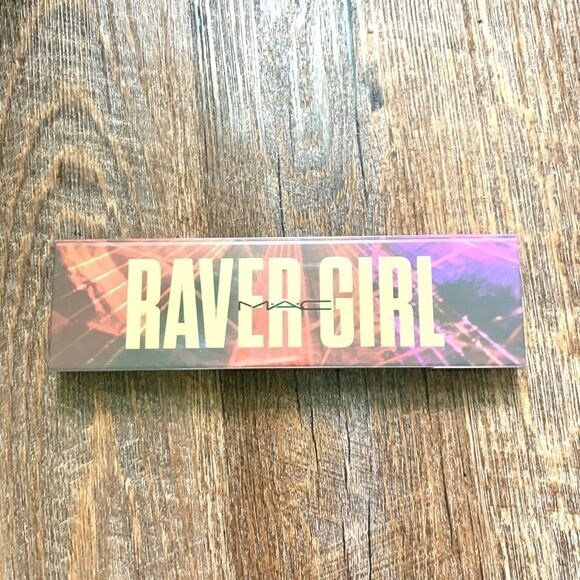 MAC Raver Girls Eyeshadow & Highlighter Palette - Picture 5 of 6